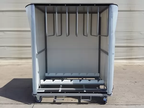 Carrelli per movimentazione interna: caratteristiche e vantaggi per il settore automotive