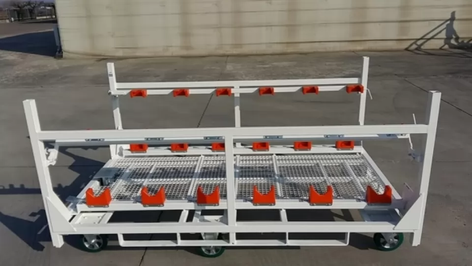 Carrelli per movimentazione interna: caratteristiche e vantaggi per il settore automotive