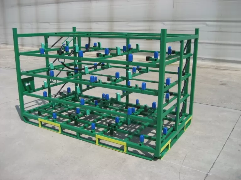 Contenitori metallici o plastici per componenti automotive? Criteri tecnici per scegliere la soluzione giusta